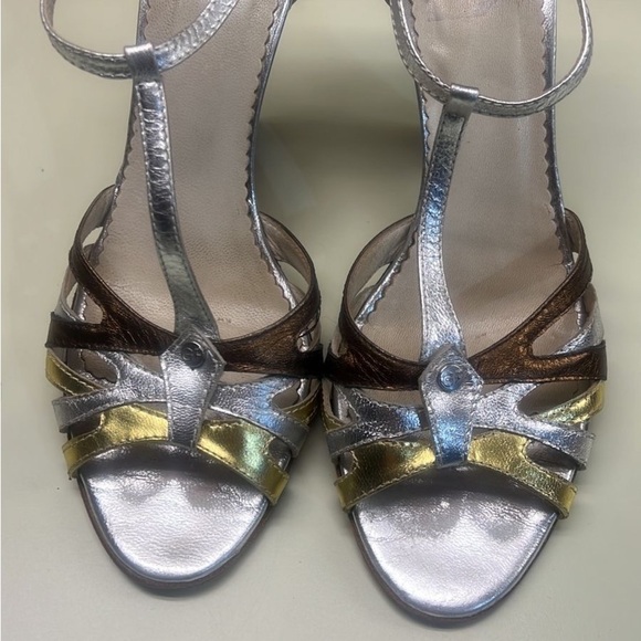 GIANFRANCO FERRE MADE IN ITALY Elegant Silver and Gold Women's Sandals - Picture 2 of 6